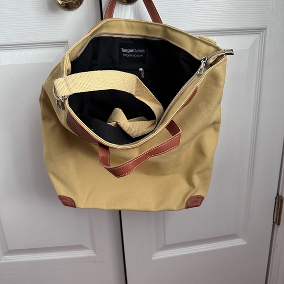 Carry handbag with two straps. - Picture 4 of 4